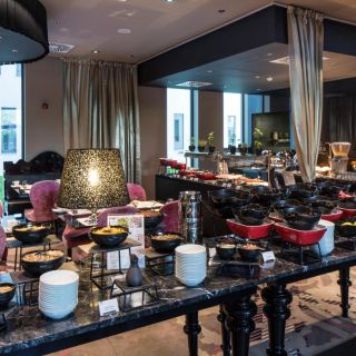 Hotel Falkensteiner - bogat bife sto