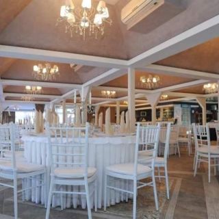 Restoran Princ - prazni stolovi