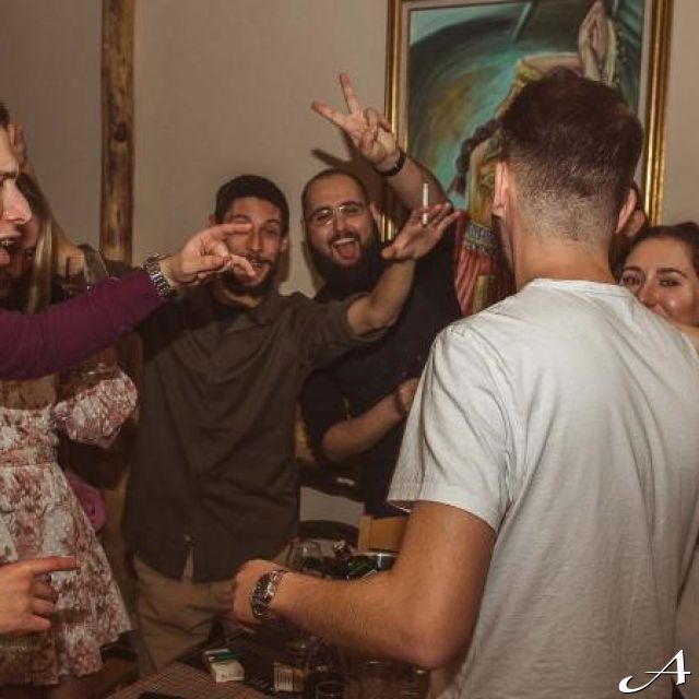 Kafana Barberi - ljudi se zabavljaju