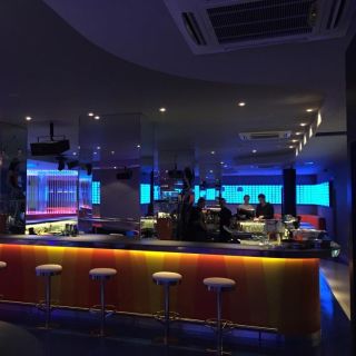 Klub Sugar & Spice - šank i osvetljenje