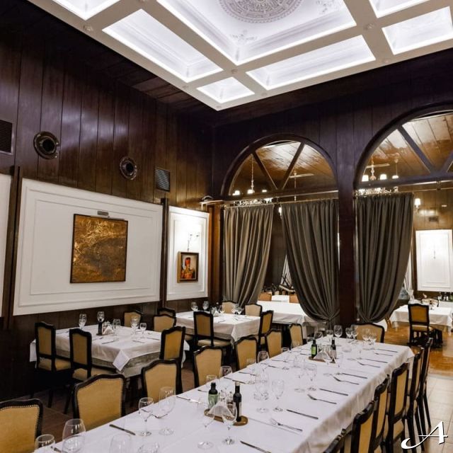 Doček Nove godine - elegantno uređena sala