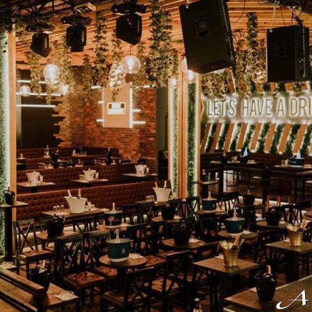 Klub Komitet - praznični enterijer