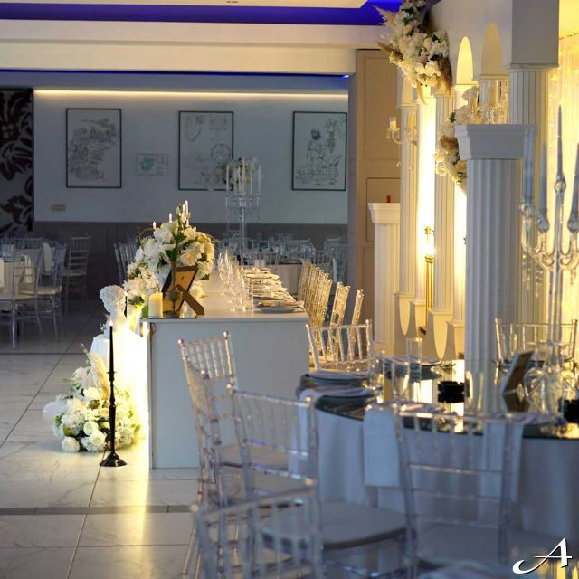 Doček Nove godine - elegantno dekorisan restoran