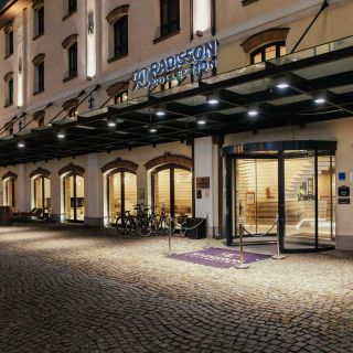 Hotel Radisson Collection - noćni ulaz