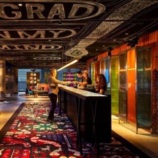 Doček Nove godine - hotelski bar i recepcija