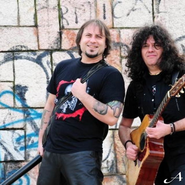 Klub KPGT - dva muzičara sa gitarama
