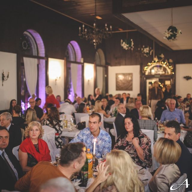 Doček Nove godine - gosti u restoranu