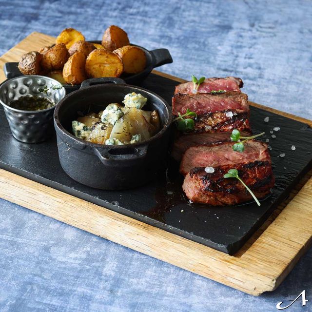 Toro Latin GastroBar - tanjir sa mesom i prilozima