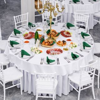 Restoran Dream Day - dekorisani stolovi za proslavu