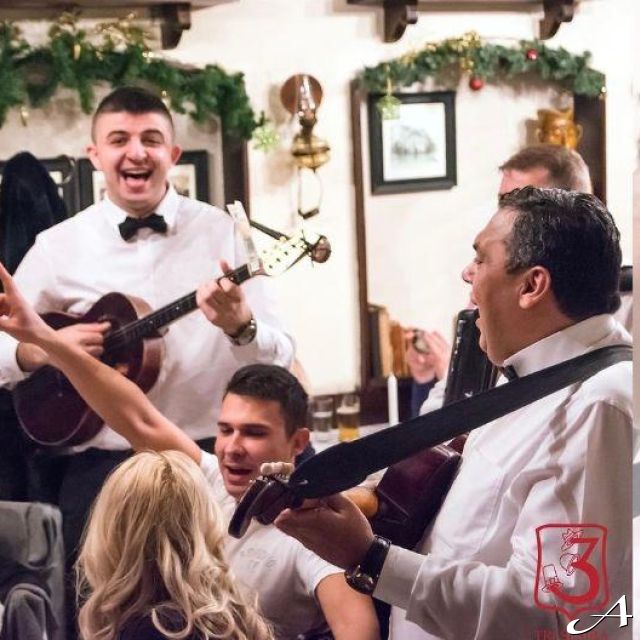Restoran Tri Šešira - muzičari sviraju