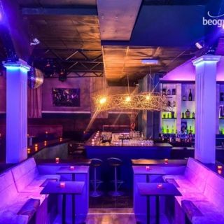 Doček Nove godine - enterijer kluba sa barom