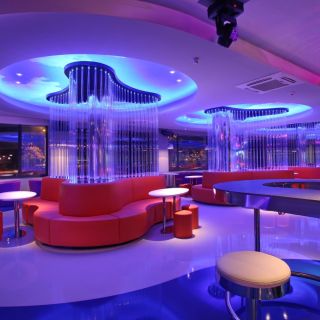 Klub Sugar & Spice - enterijer sa svetlima