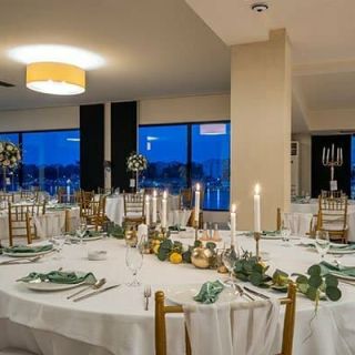 Restoran Easy - dekorisani stolovi