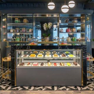 Hotel Hyatt Regency - izlog sa poslasticama