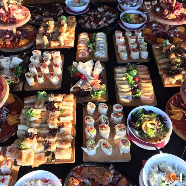 Doček Nove godine - raznovrsni zalogaji i salate