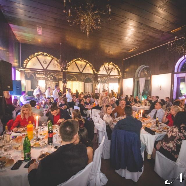 Doček Nove godine - gosti u restoranu