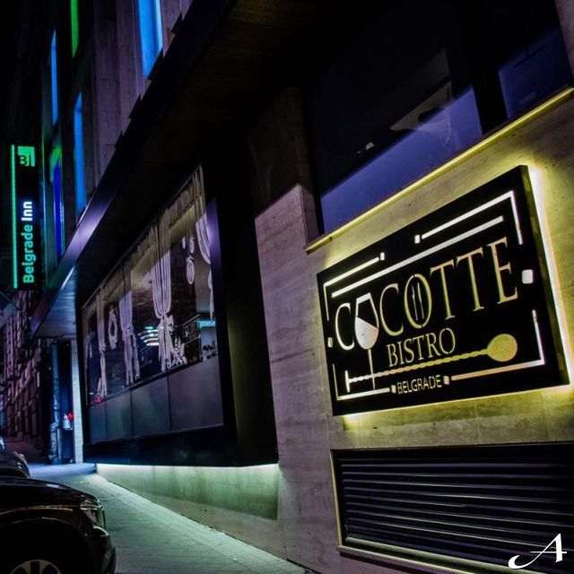 Doček Nove godine - svetleći znak restorana
