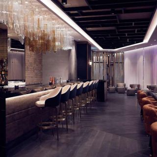 Hilton Hotel - moderan bar i stolice