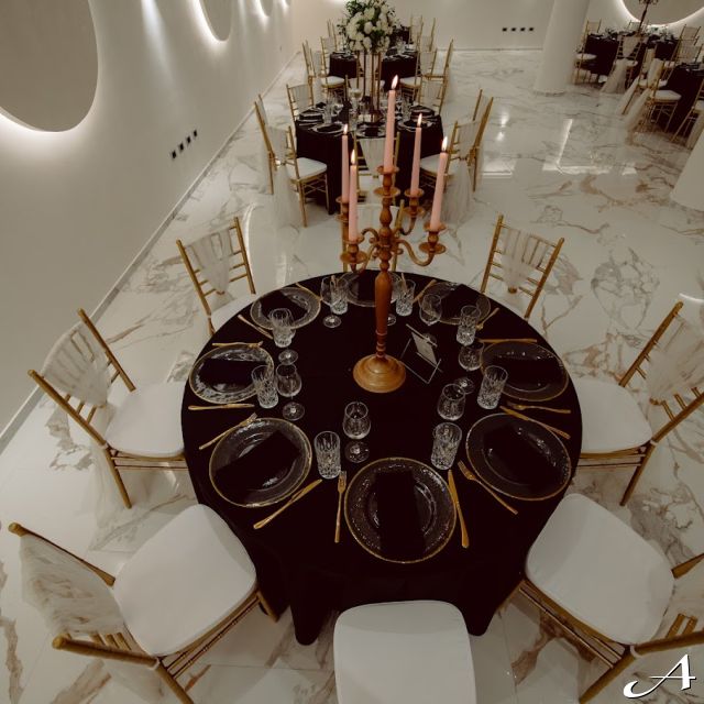 Faena Event Hall - elegantno postavljeni stolovi