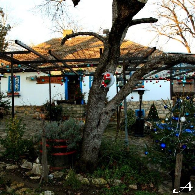 Doček Nove godine - ukrašena bašta