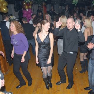 Brod Leonardo Nova godine - ljudi igraju