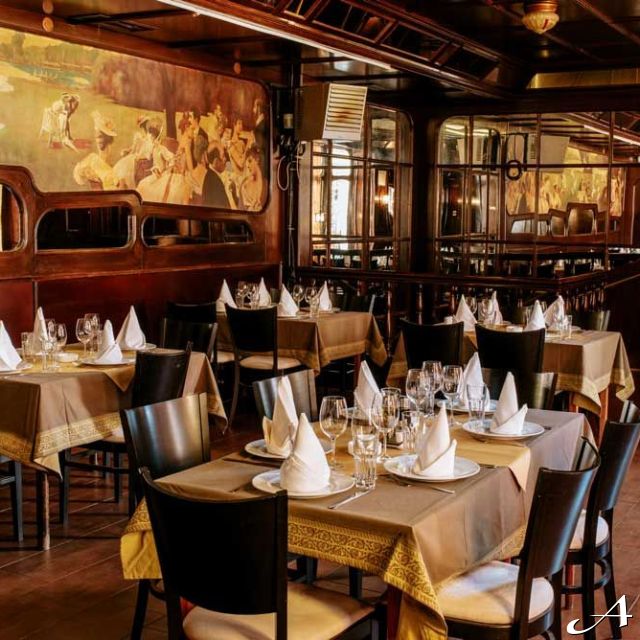 Restoran Dva Jelena - prazni stolovi i stolice