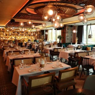 Restoran Boutique Trojka - prazne stolove