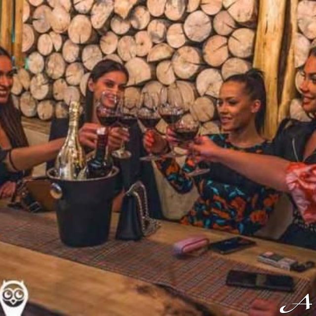 Kafana Barberi - prijateljice nazdravljaju