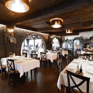 Restoran Sport - prazne stolove