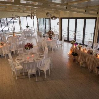 Restoran Gabbiano Exclusive - prazni stolovi i dekor