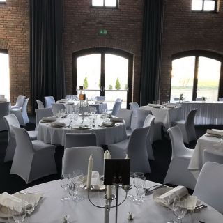 Hotel Radisson Collection Old Mill - prazni stolovi