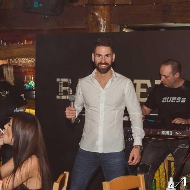Kafana Barberi - ljudi na žurci