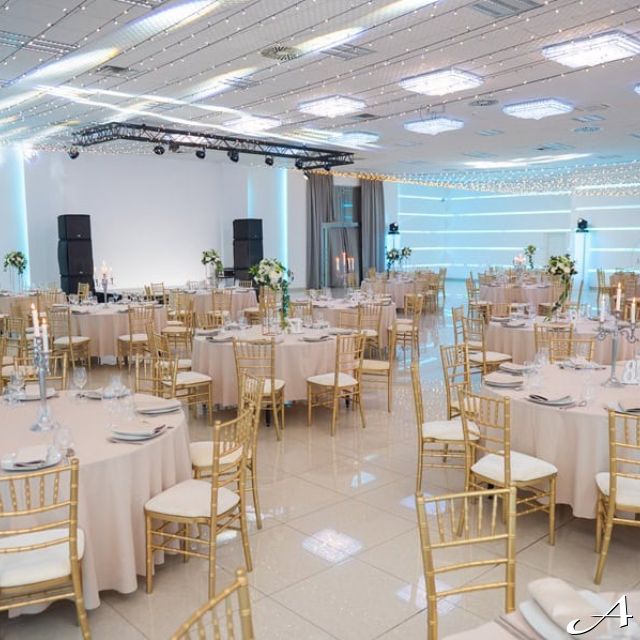 Svečana sala - prazni stolovi i stolice