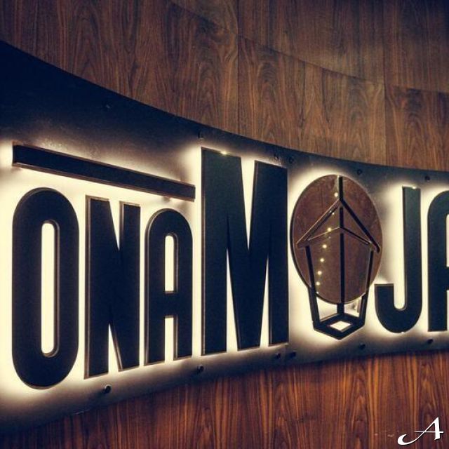 Kafana Ona moja - osvetljeni znak