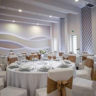 Event klub Mia - dekorisane stolice i stolovi
