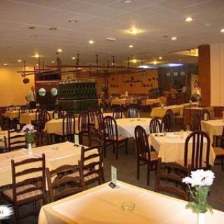 Restoran Vojvodina - prazne stolove