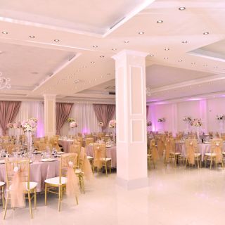 Sala za doček Nove godine - prazne stolice
