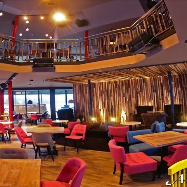 Splav restoran - praznični enterijer