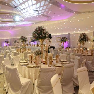 Hotel Crowne Plaza - elegantno dekorisane sale