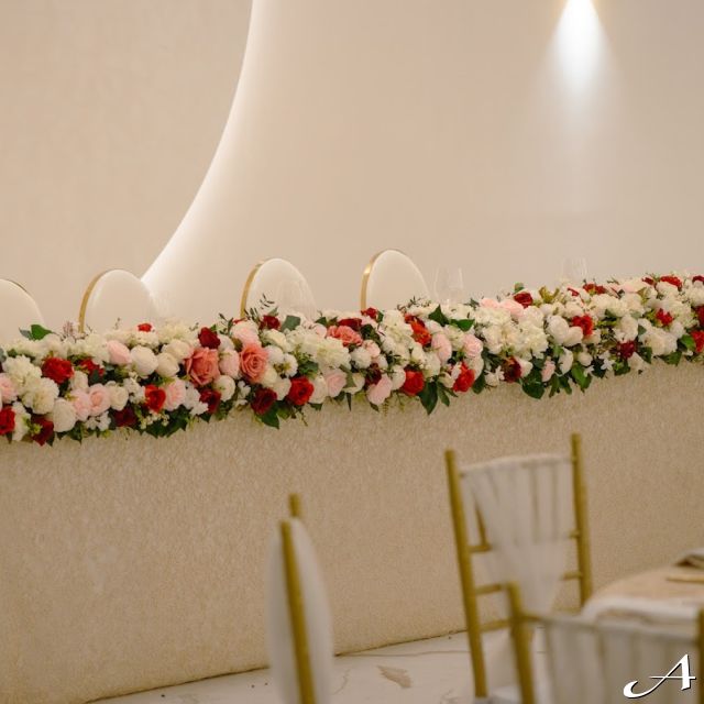 Faena Event Hall - dekoracija stola sa cvećem