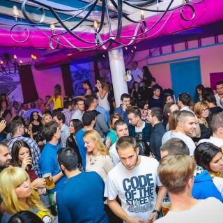 Doček Nove godine - gužva u kafani