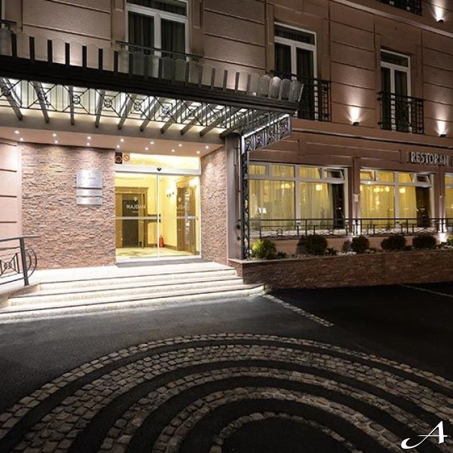 Hotel Majdan - ulaz noću