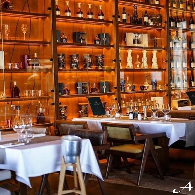 Restoran Bottega - prazni stolovi