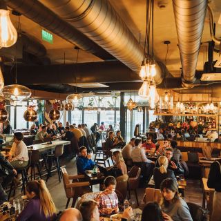 Restoran Boutique Trojka - gužva i dekoracija