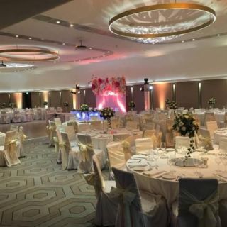 Hotel Crowne Plaza - elegantno dekorisana sala