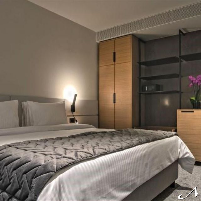 Hotel Mona Plaza - soba sa krevetom