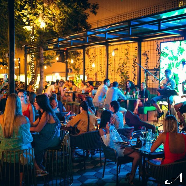 Dolly Bell matinee - ljudi u bašti
