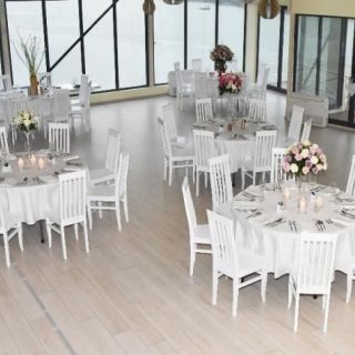 Restoran Gabbiano Exclusive - prazni stolovi i stolice