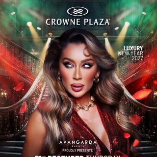 Hotel Crowne Plaza - žena u crvenoj haljini