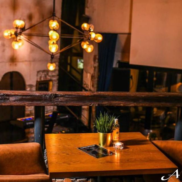 Restoran Departman - sto i stolice
